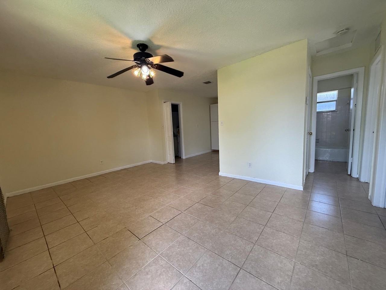 634 Sw 4th Ave - Photo 3 of 12
