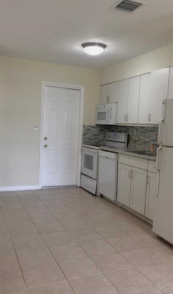 634 Sw 4th Ave - Photo 5 of 12