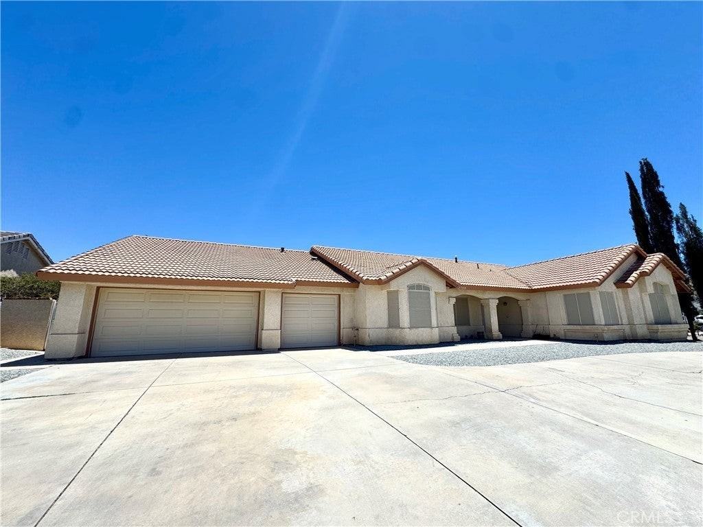 12789 Yorkshire Dr - Photo 3 of 28