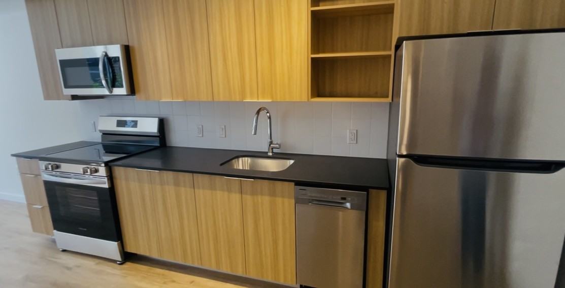 932 E 28th St #605 - Photo 3 of 19