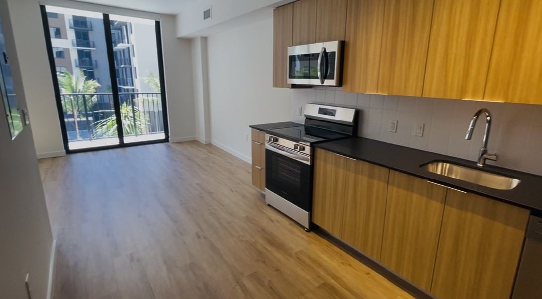 932 E 28th St #605 - Photo 4 of 19