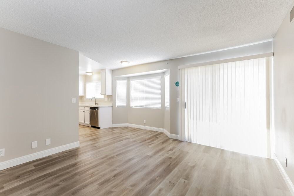 3145 Laurel Ave - Photo 3 of 16