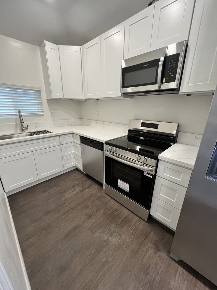 104 E Kern St #ADU - Photo 7 of 11