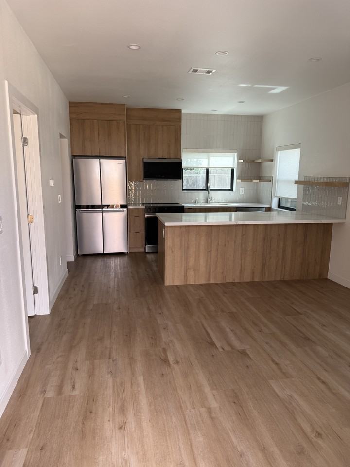 114 N Roosevelt Ave Unit A #A - Photo 6 of 10