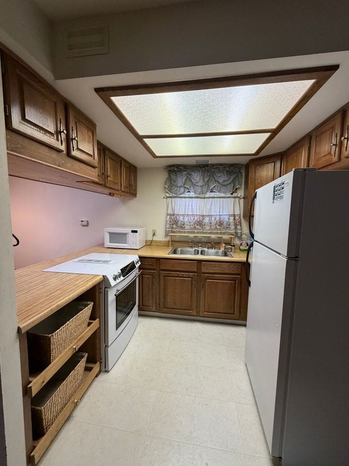 1247 Sierra Blvd - Photo 2 of 14
