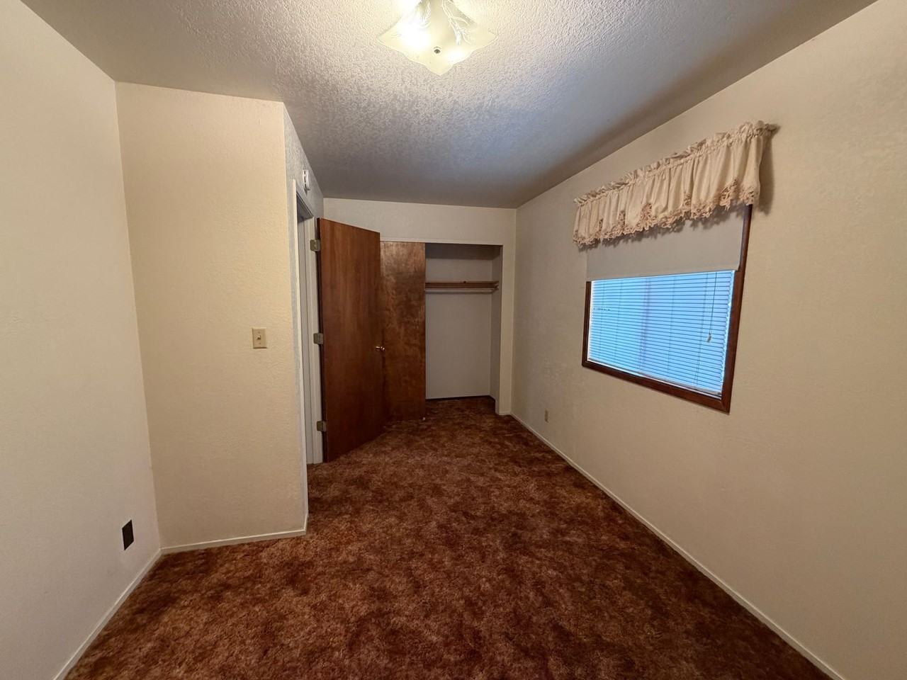 1247 Sierra Blvd - Photo 5 of 14