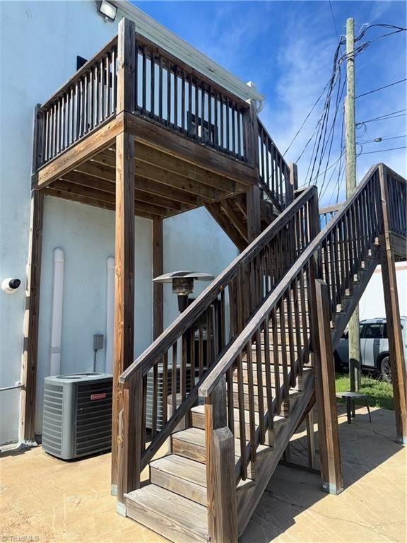 620 Washington St - Photo 5 of 12