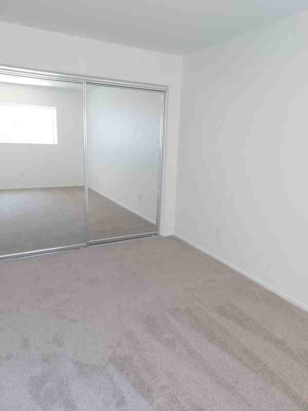 2252 E Devonshire Ave ##A - Photo 3 of 11