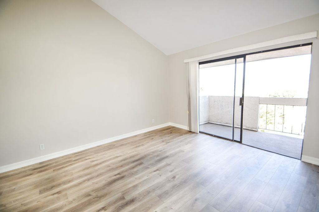 336 Travelodge Dr - Photo 2 of 12
