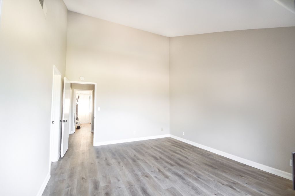 336 Travelodge Dr - Photo 3 of 12