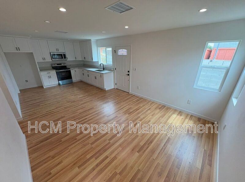 856–858 W 47Th St #858-3-4 - Photo 2 of 10