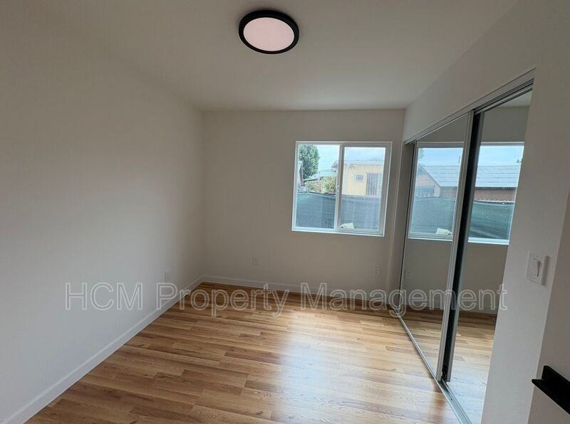 856–858 W 47Th St #858-3-4 - Photo 4 of 10