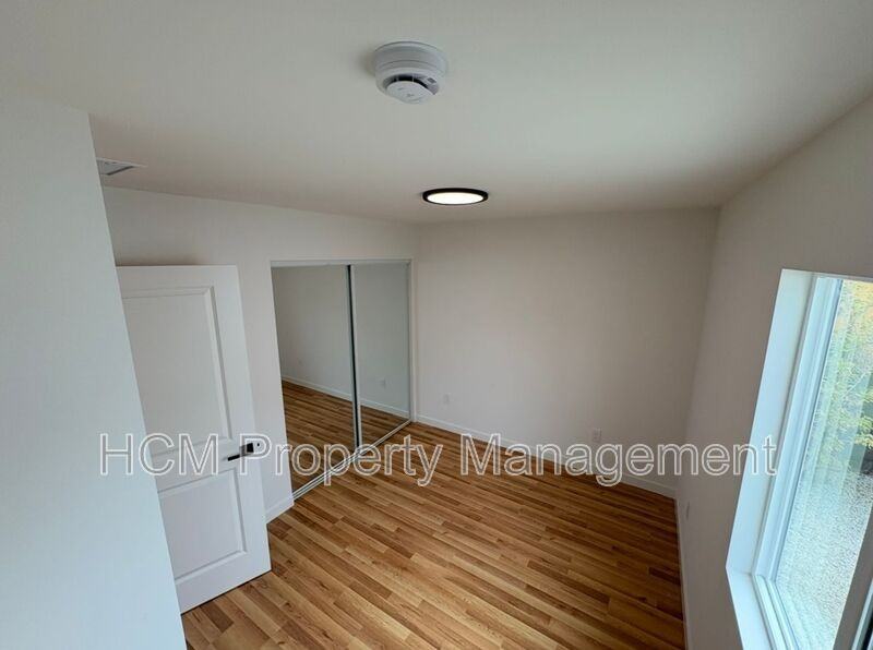 856–858 W 47Th St #858-3-4 - Photo 6 of 10