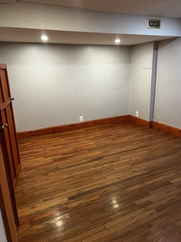 1734 Lamont St Nw #B - Photo 4 of 8