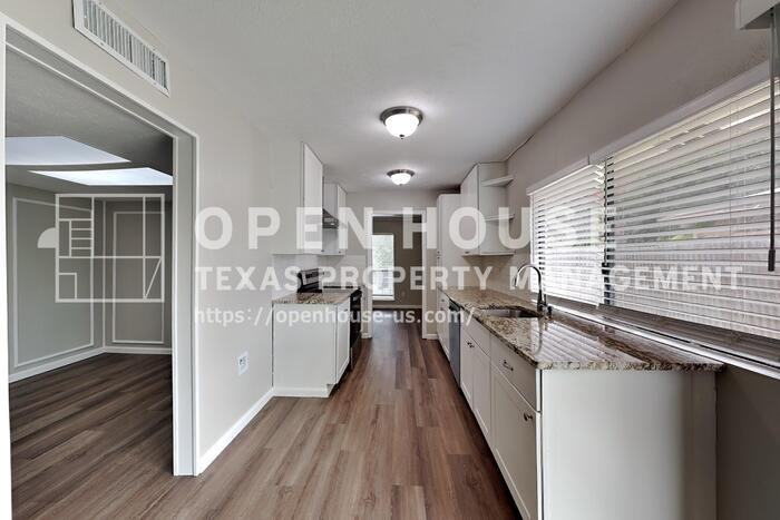 5028 Amhurst Ln - Photo 6 of 23