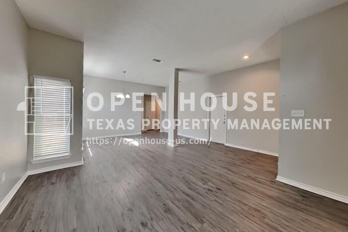 2211 Reverchon Dr - Photo 5 of 21