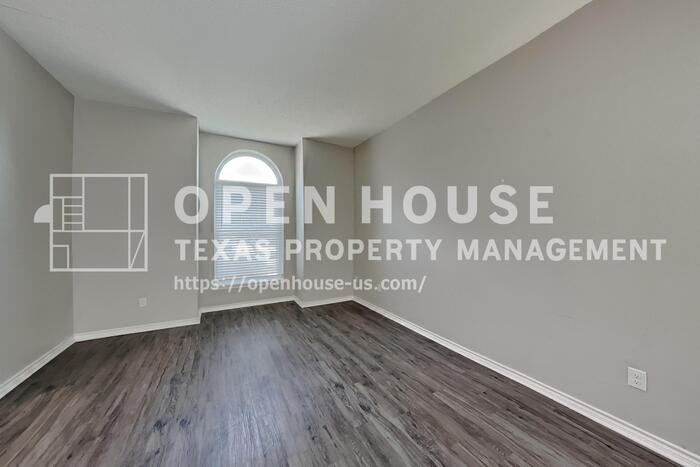 2211 Reverchon Dr - Photo 6 of 21