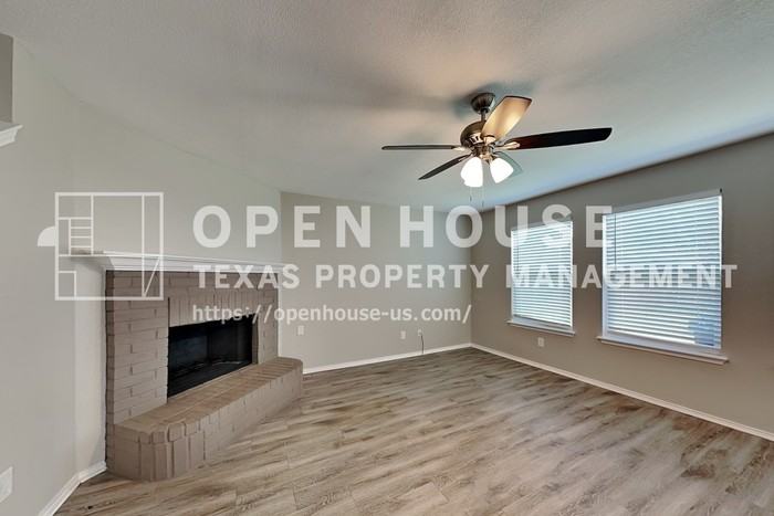 1056 Silver Spur Ln - Photo 4 of 21