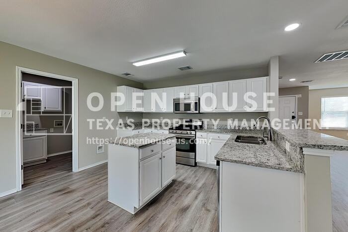 1056 Silver Spur Ln - Photo 6 of 21