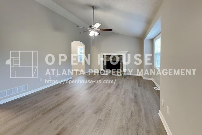 6161 Longwood Chase - Photo 4 of 20