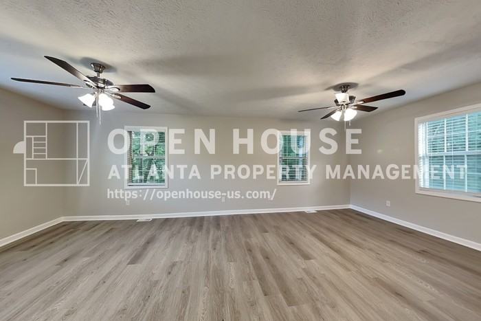 6161 Longwood Chase - Photo 7 of 20