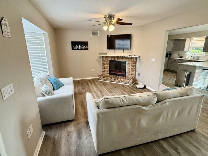 445 Purdy St - Photo 4 of 22