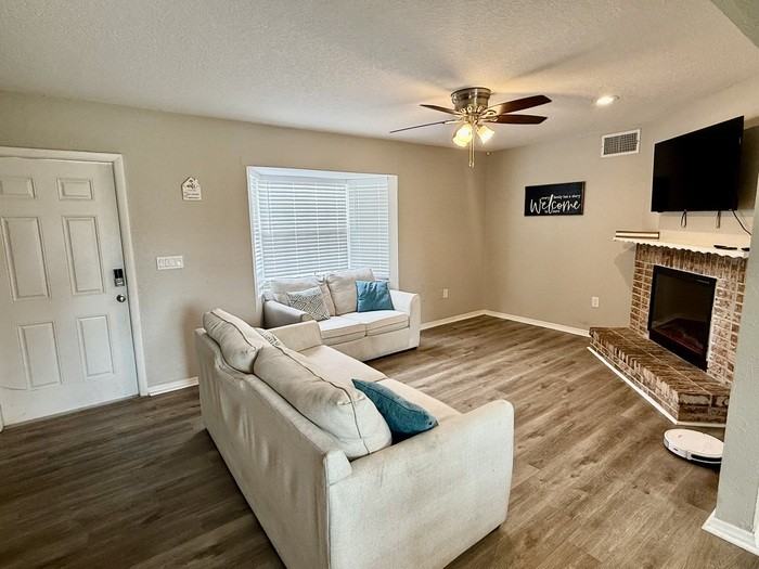 445 Purdy St - Photo 5 of 22