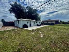 featured image of 917 E 2nd St