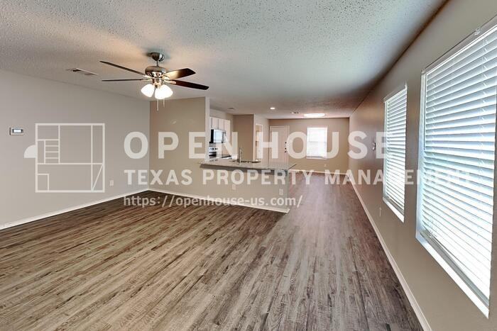 4900 Parkview Hills Ln - Photo 5 of 20
