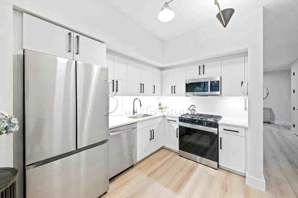 95 Wall St #1219 - Photo 2 of 4