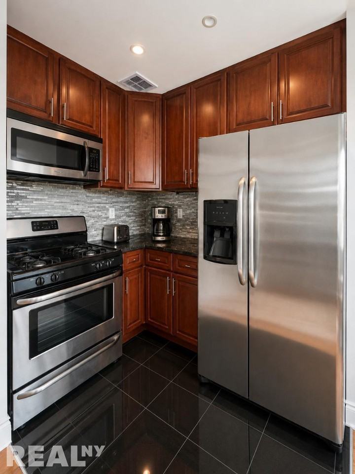 154 1/2  Washington Avenue #PH1 - Photo 4 of 5