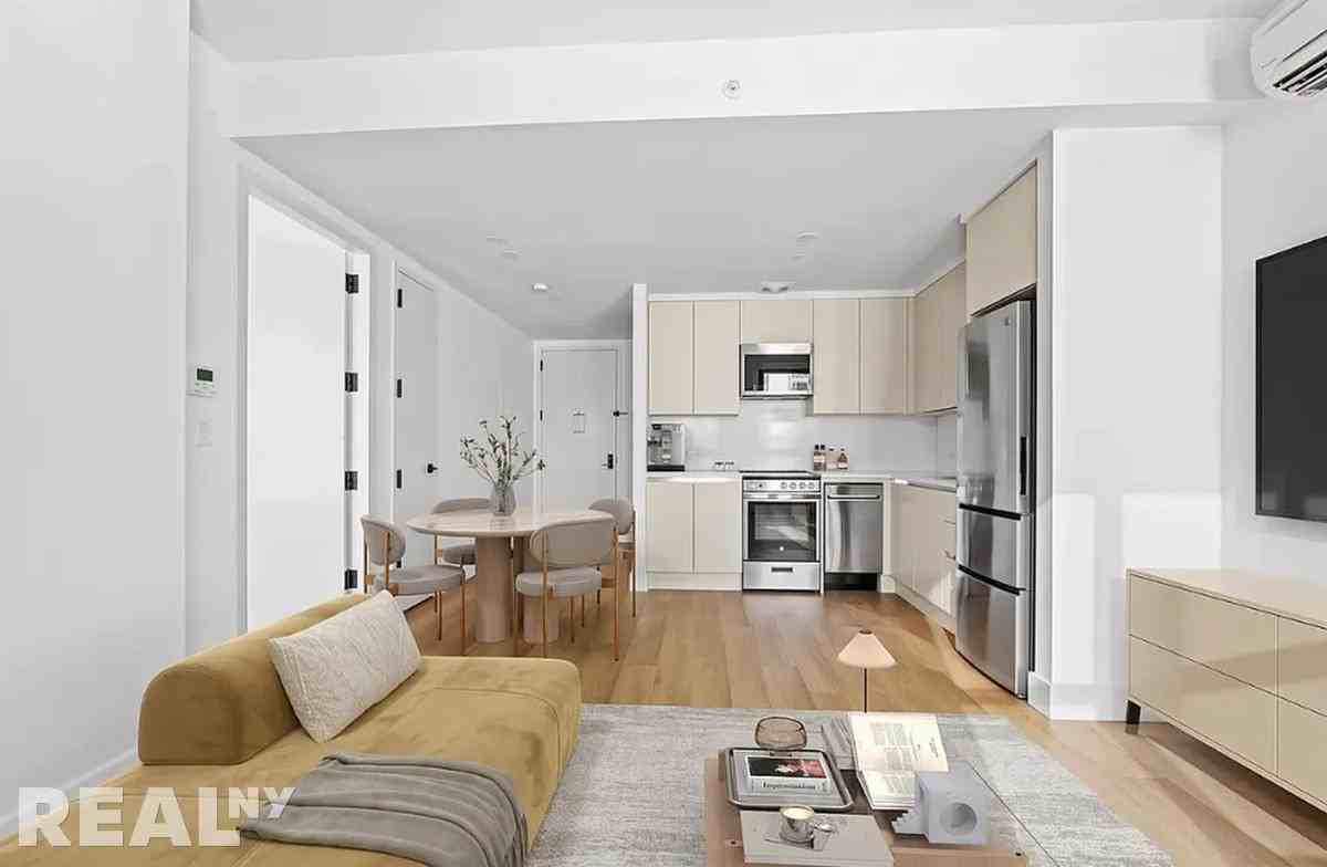 Hope St #415 - Photo 5 of 16