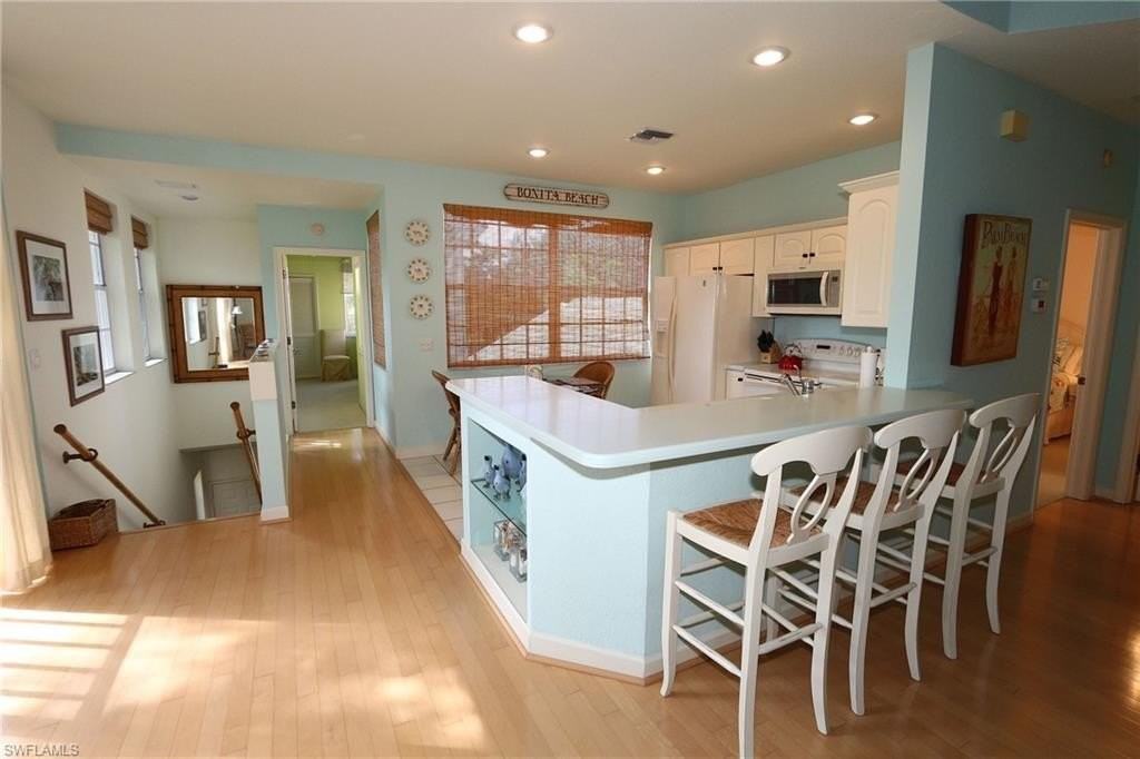 25100 Goldcrest Dr Apt 122 - Photo 3 of 6