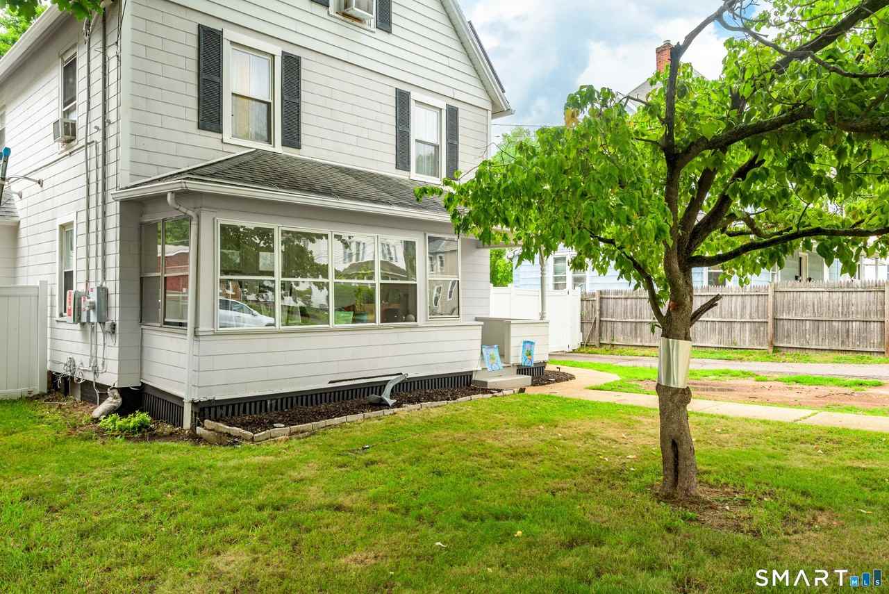 165 Oak St - Photo 2 of 38