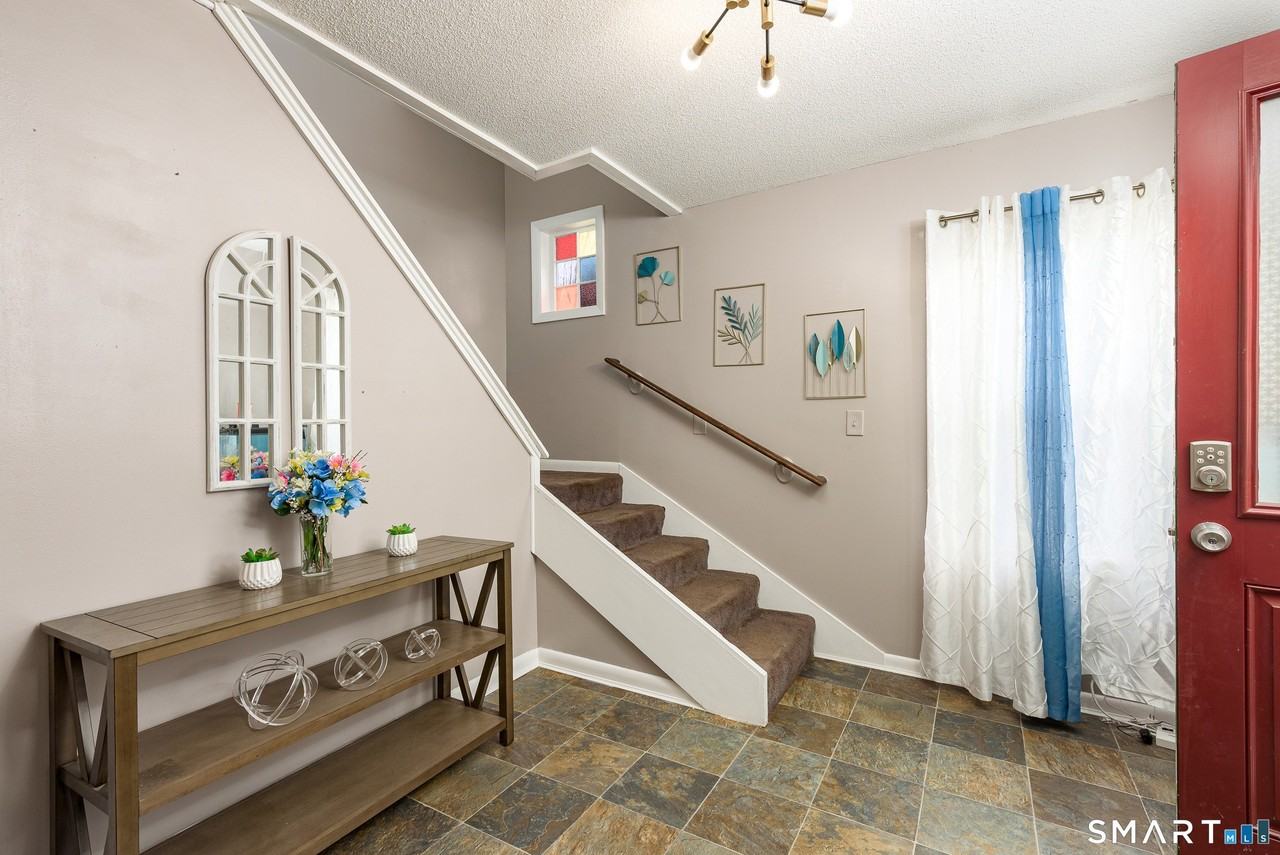 165 Oak St - Photo 6 of 38