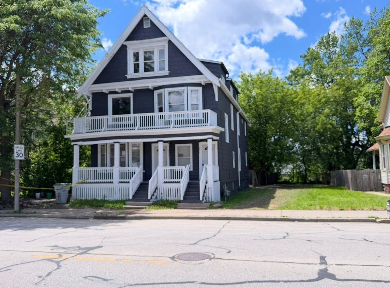 2213 N Holton St - Photo 2 of 4