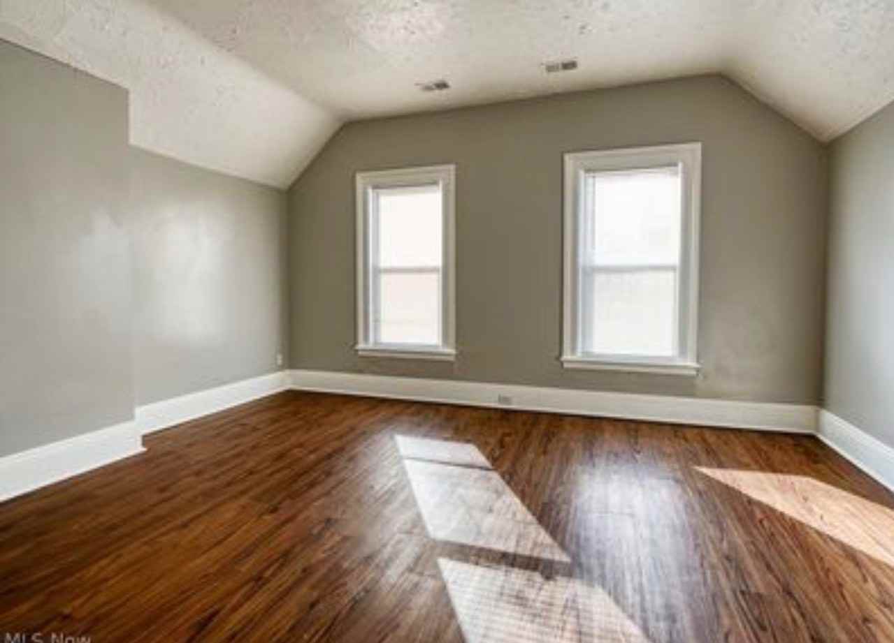 1924 Rowley Ave - Photo 7 of 10