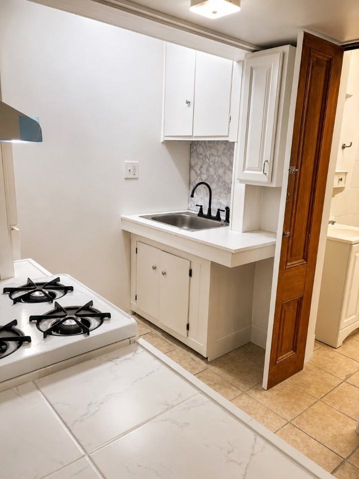 220 S Augusta Ave - Photo 7 of 8