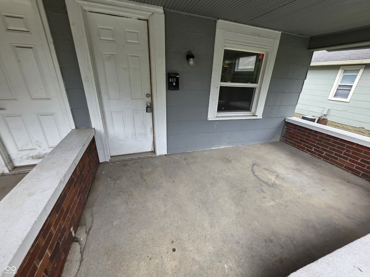 833 N Gladstone Ave - Photo 3 of 11