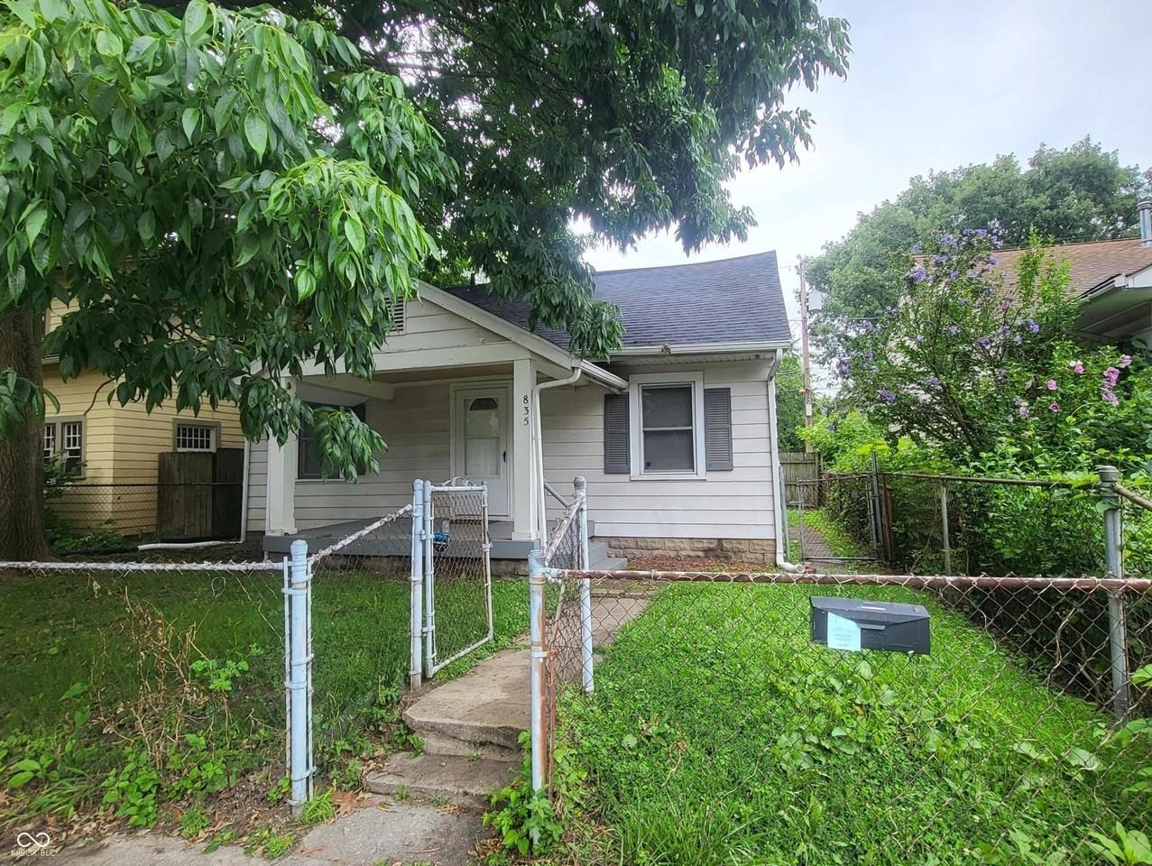 835 Tecumseh St - Photo 2 of 20