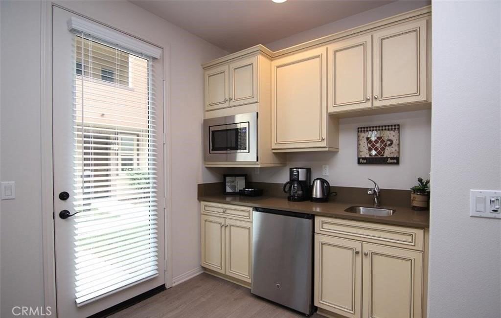 1330 Clementine Way #A - Photo 2 of 14