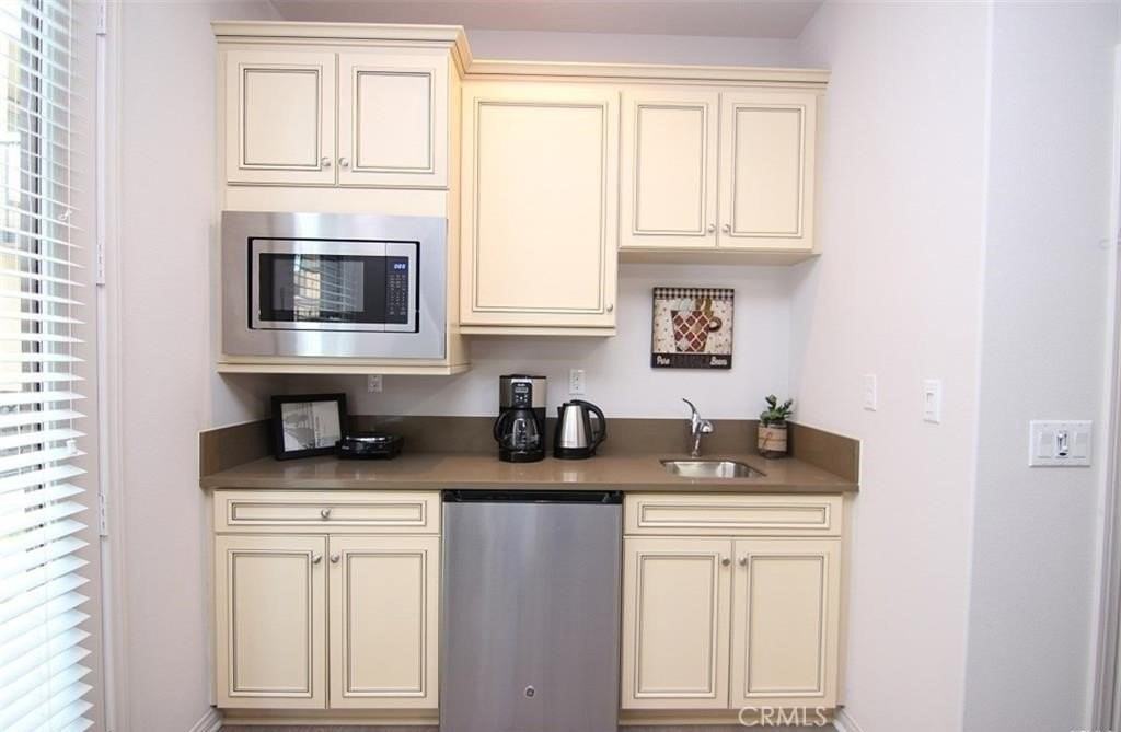 1330 Clementine Way #A - Photo 3 of 14