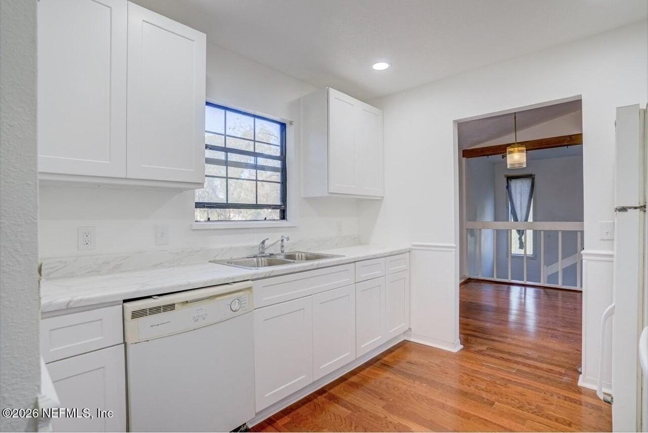 726 Plainfield Ave - Photo 5 of 13