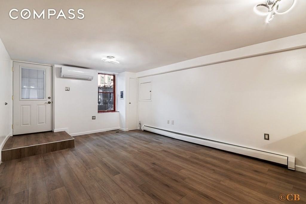 268 Bainbridge St - Photo 3 of 9