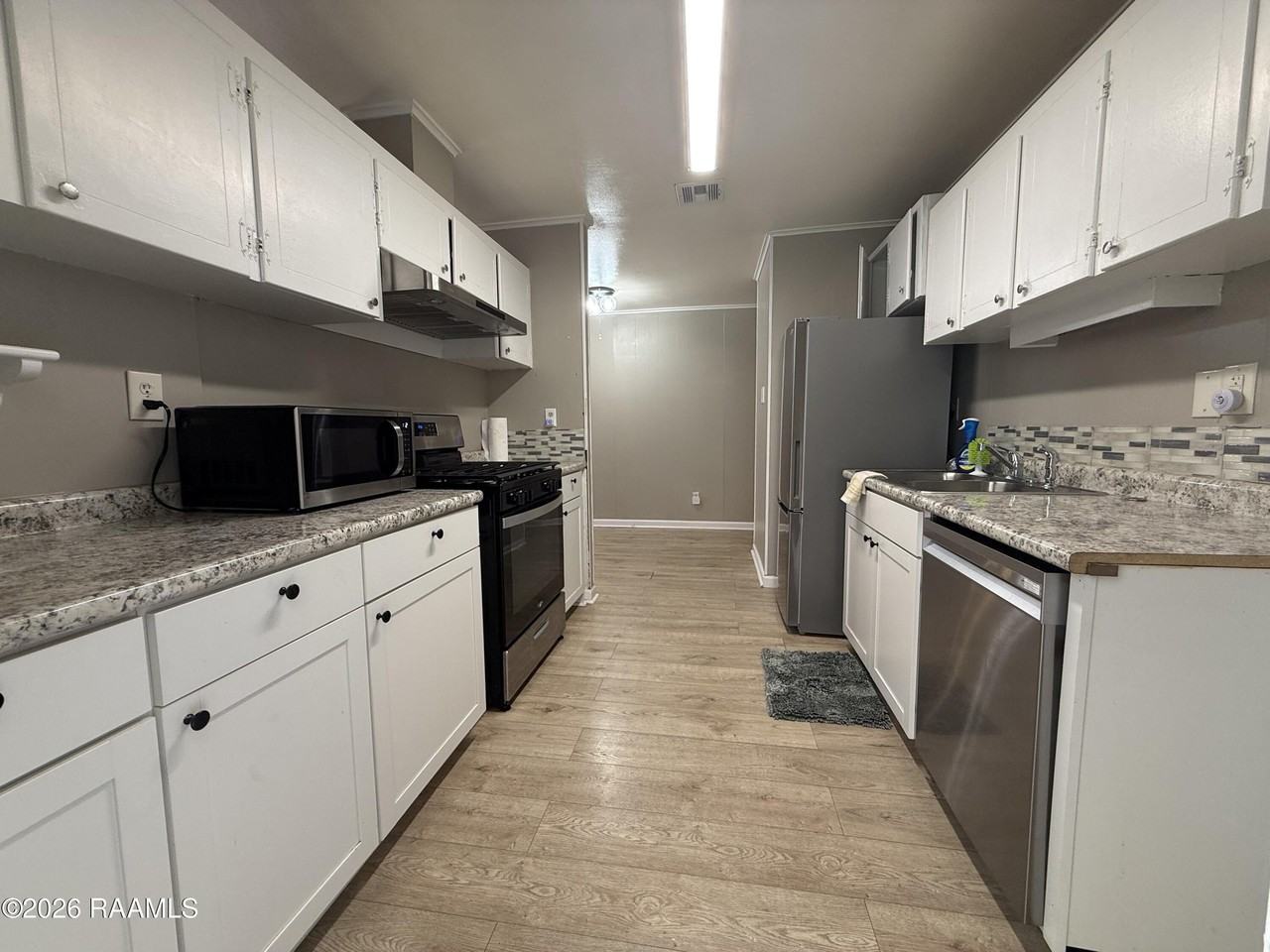 204 Winsor Dr - Photo 2 of 11