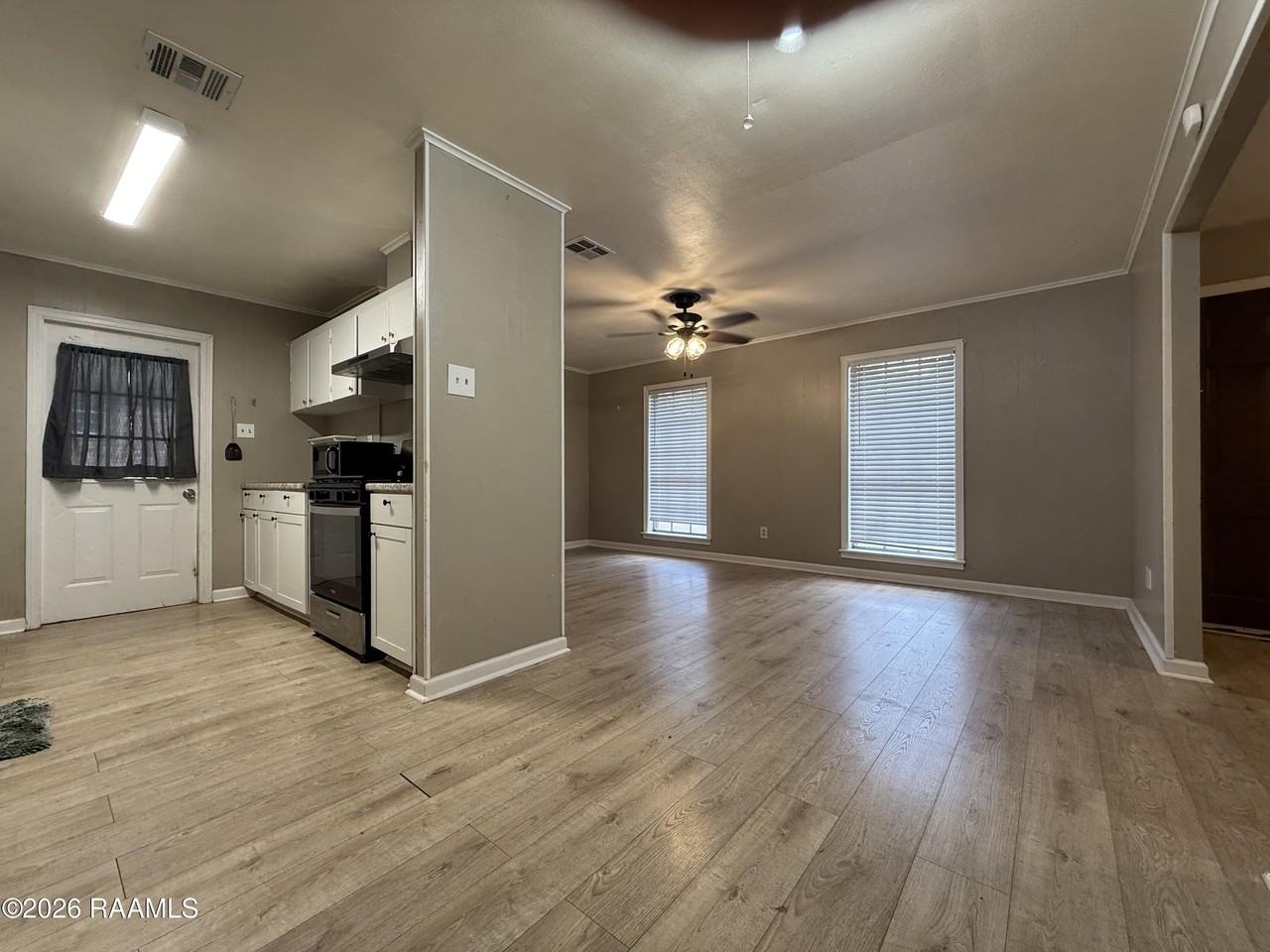 204 Winsor Dr - Photo 3 of 11
