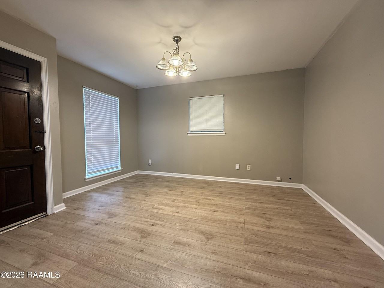 204 Winsor Dr - Photo 5 of 11