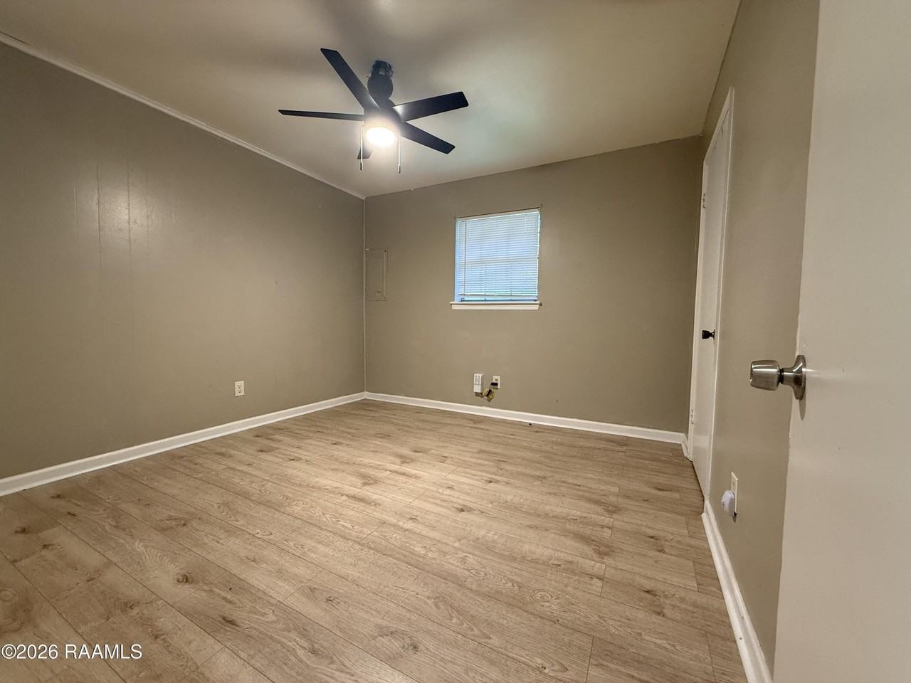 204 Winsor Dr - Photo 6 of 11