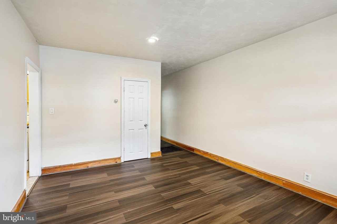 147 Denison St - Photo 3 of 21