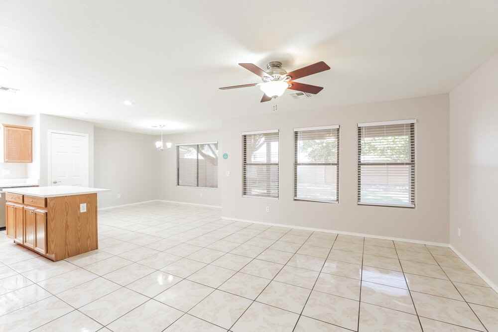 4218 N 92nd Ln - Photo 3 of 16